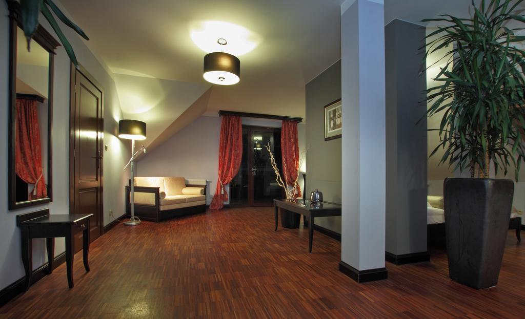 Maranello Villa Otwock Luaran gambar